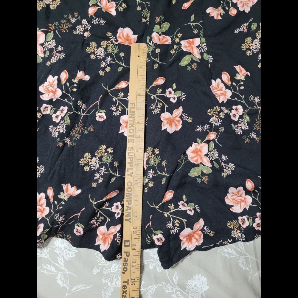 🎉HP🎉 Romper Forever 21 black with floral - Picture 2 of 7